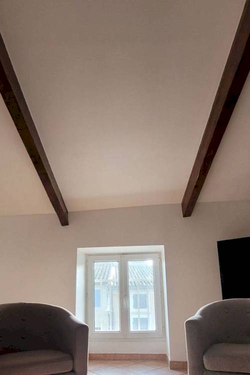 Installation d'une fenêtre de toit simple