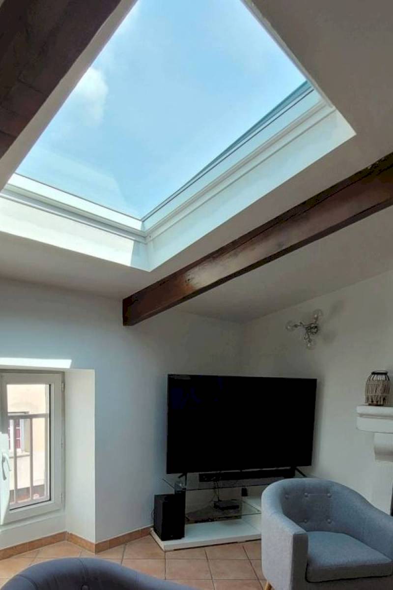 Installation d'une fenêtre de toit simple