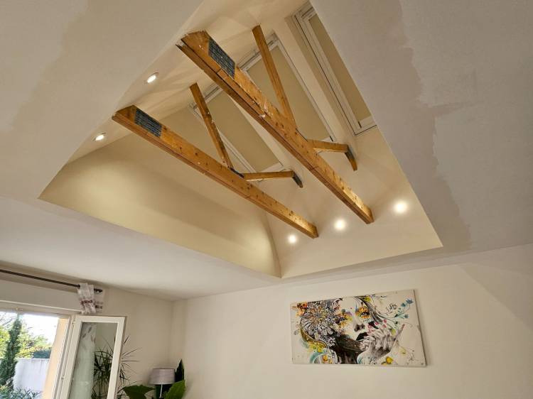 Installation de trois fenêtres de toit sur fermettes