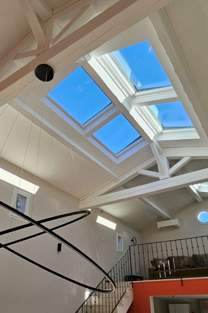 Installation de deux combinaisons de fenêtres de toit