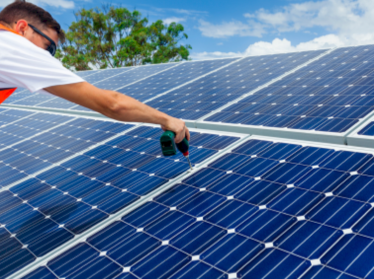 Installation de panneaux solaires